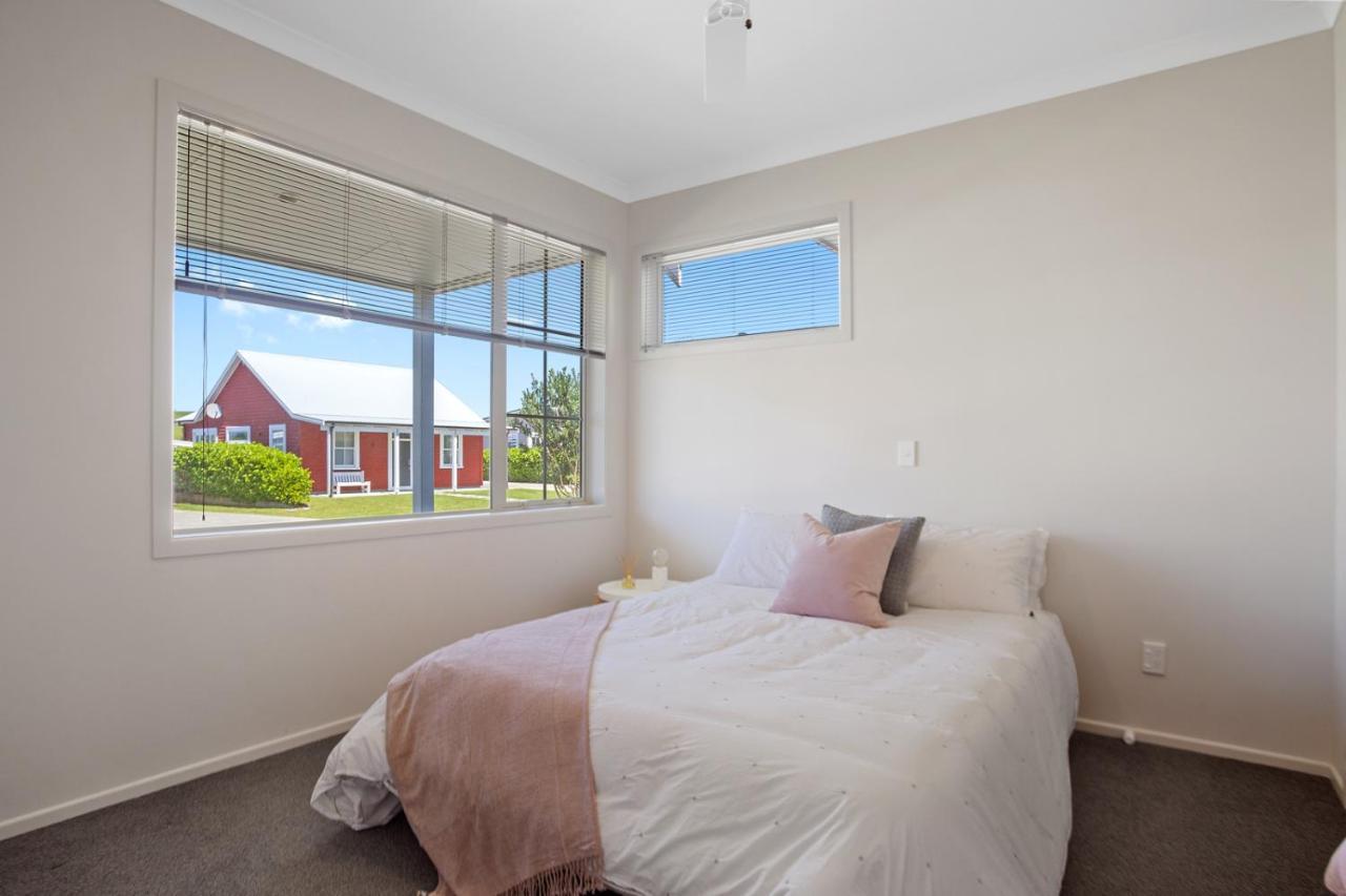 Sky Blue Retreat - Waihi Beach Holiday Home Dış mekan fotoğraf